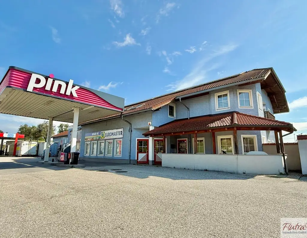 Attraktives Renditeobjekt: Wohn- und Geschäftshaus in Buchkirchen mit Garten und Pool!