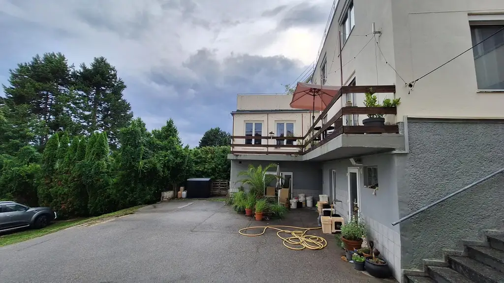 Großes Baugrundstück mit Althausbestand und schönem Waldanteil in Leobendorf.  Für Bauträger/2 Wohneinheiten möglich.