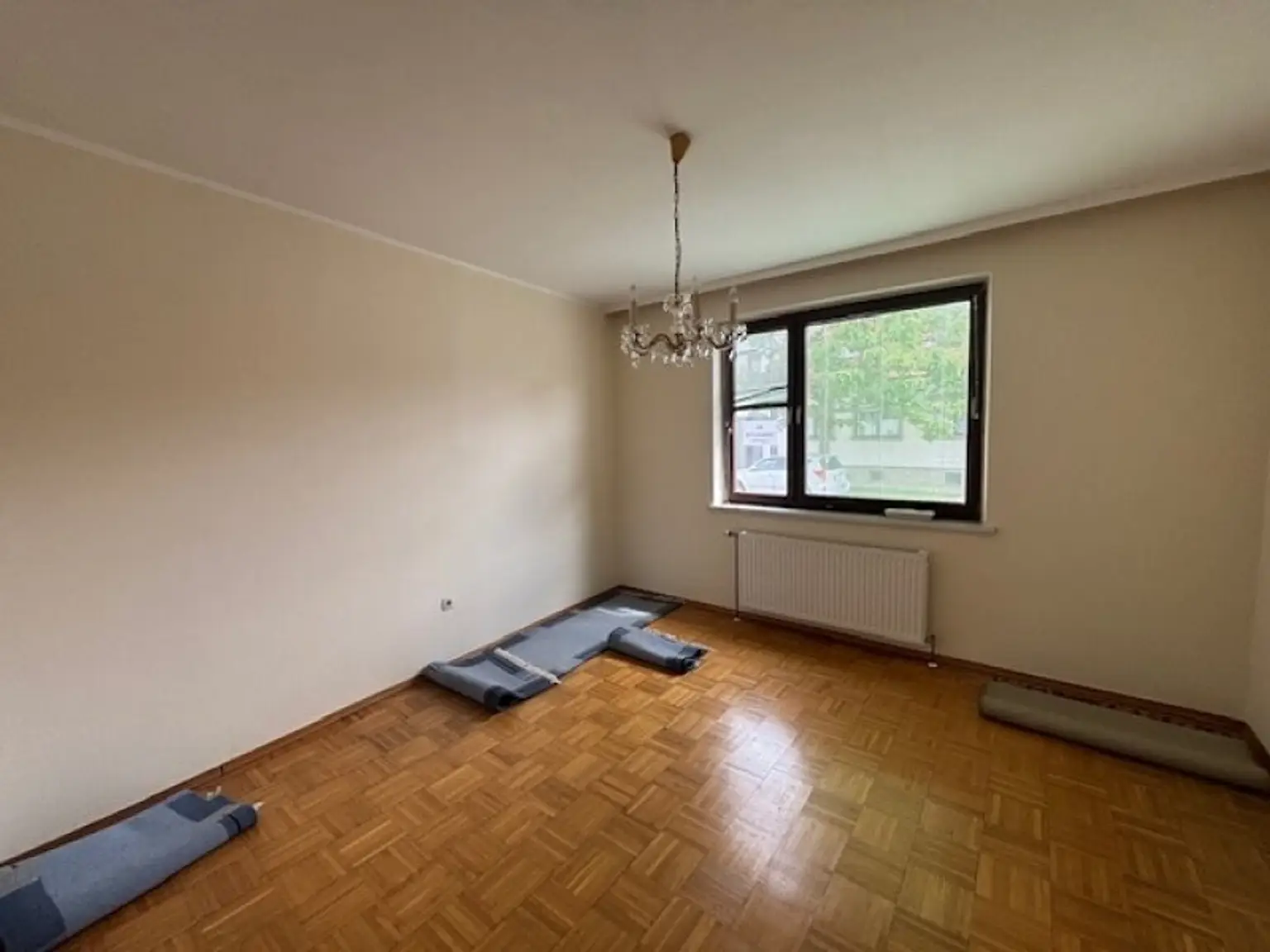 Winden am See - Einfamilienhaus mit Nebengebäuden am Fuße des Leithageb.