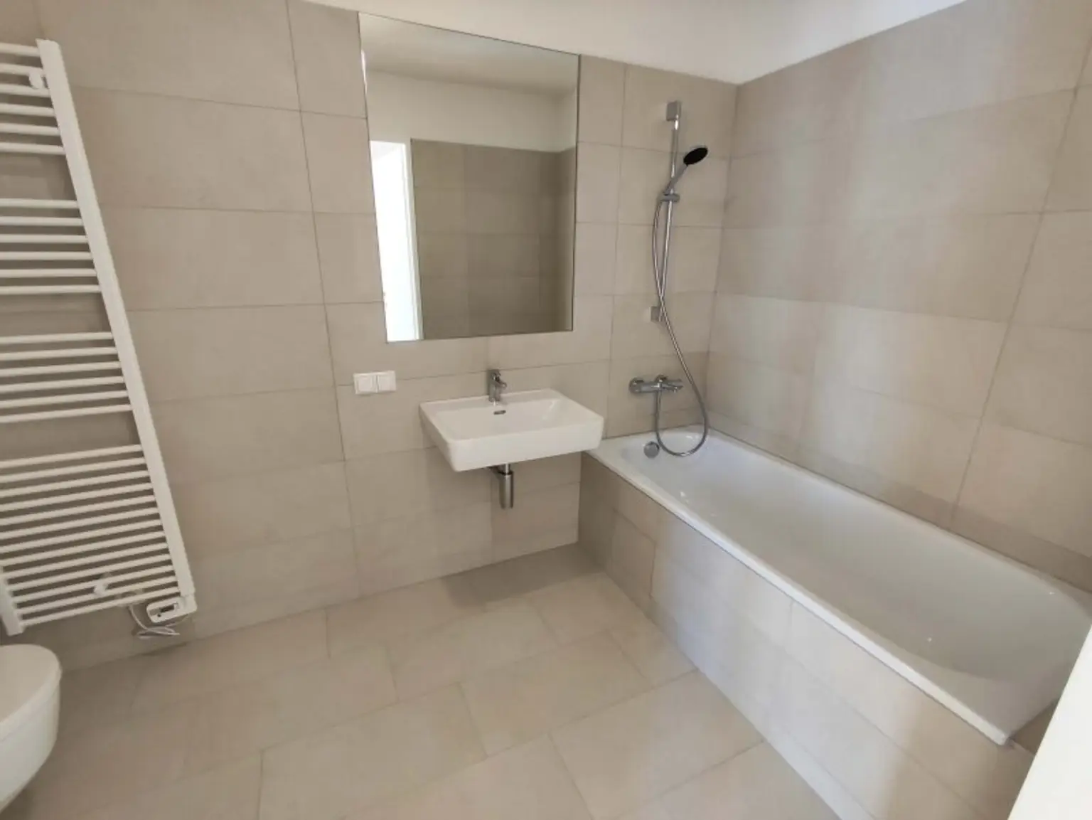 TOP NEUBAU 3-Zimmer-ERSTBEZUG mit Terrasse im 4. OG in 1210 Wien! Top 1/27