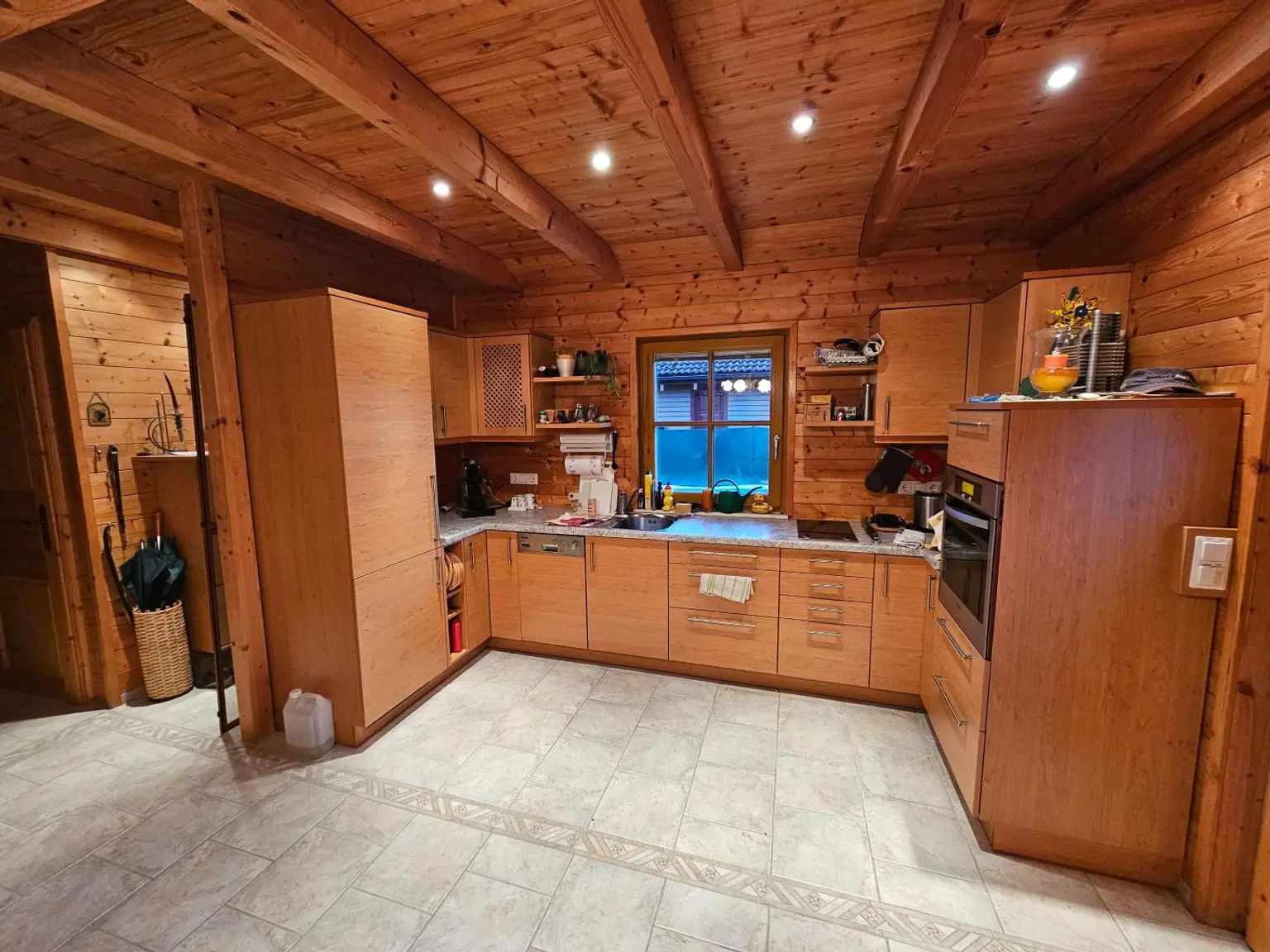 Küche und Abstellbereich