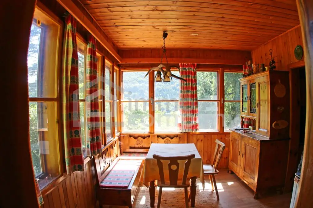 Uriges Landhaus - Traumlage - plus  Pool - Grundfläche 1.594 m² - Renovierung und Schönheitsreparaturen sind erforderlich, dennoch sofort beziehbar!