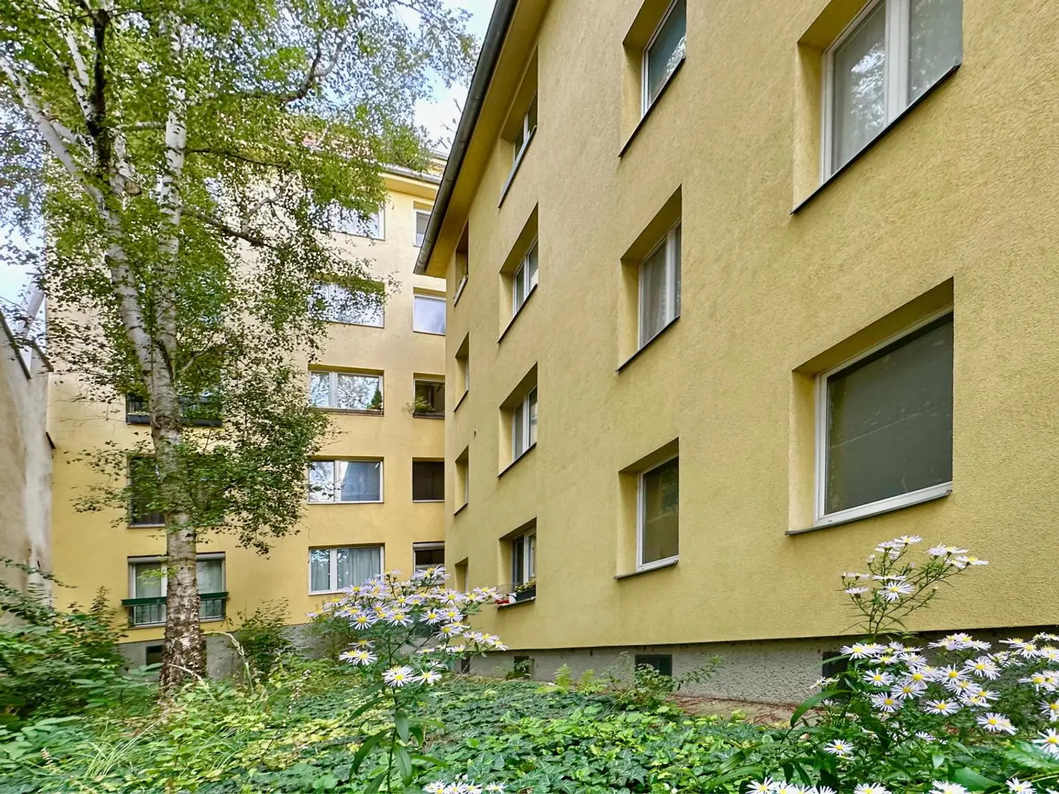 Blick ins Grüne, sehr gute Infrastruktur