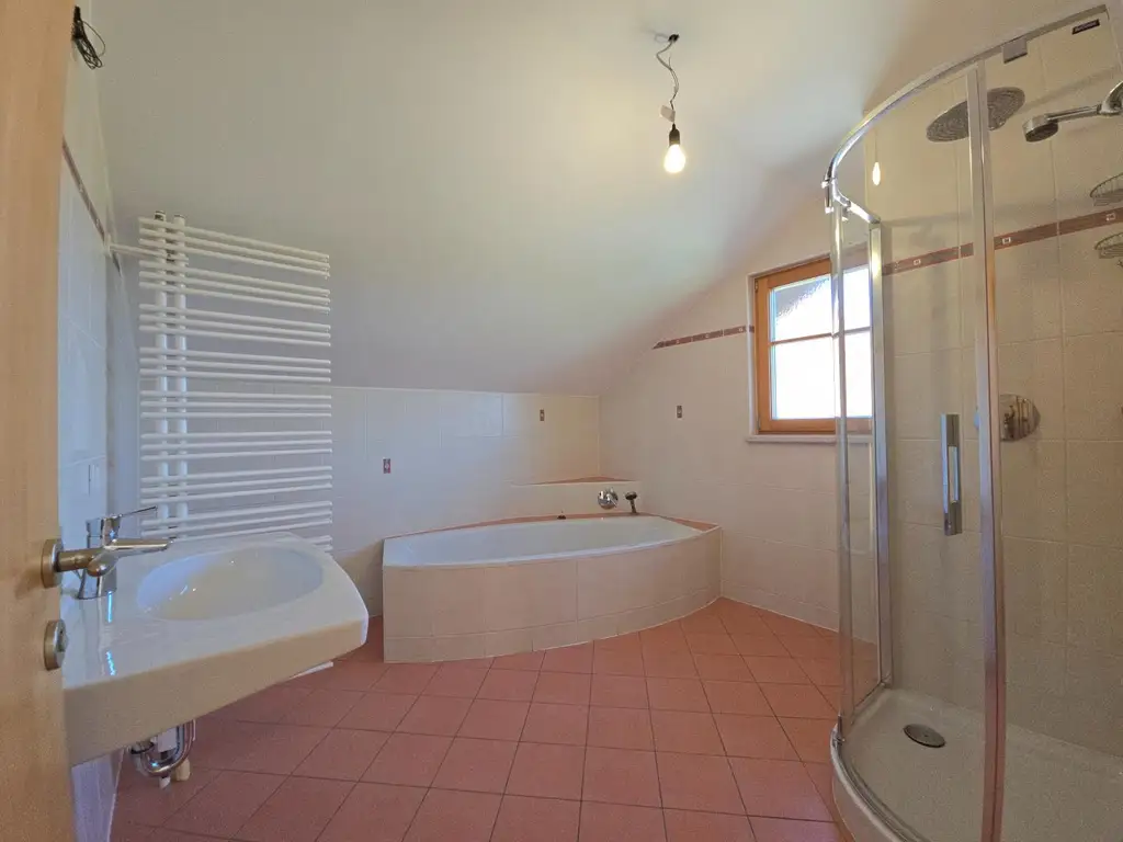 3701 Großwiesendorf/bei Großweikersdorf: Wunderschönes Einfamilienhaus mit Wohnkeller, Doppelgarage und Weinröhre