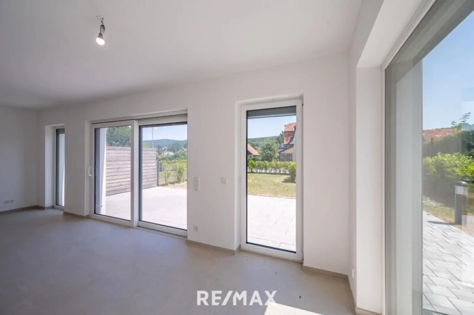 Erstbezug: Doppel-Haushälfte mit Fernblick und Wohlfühlambiente