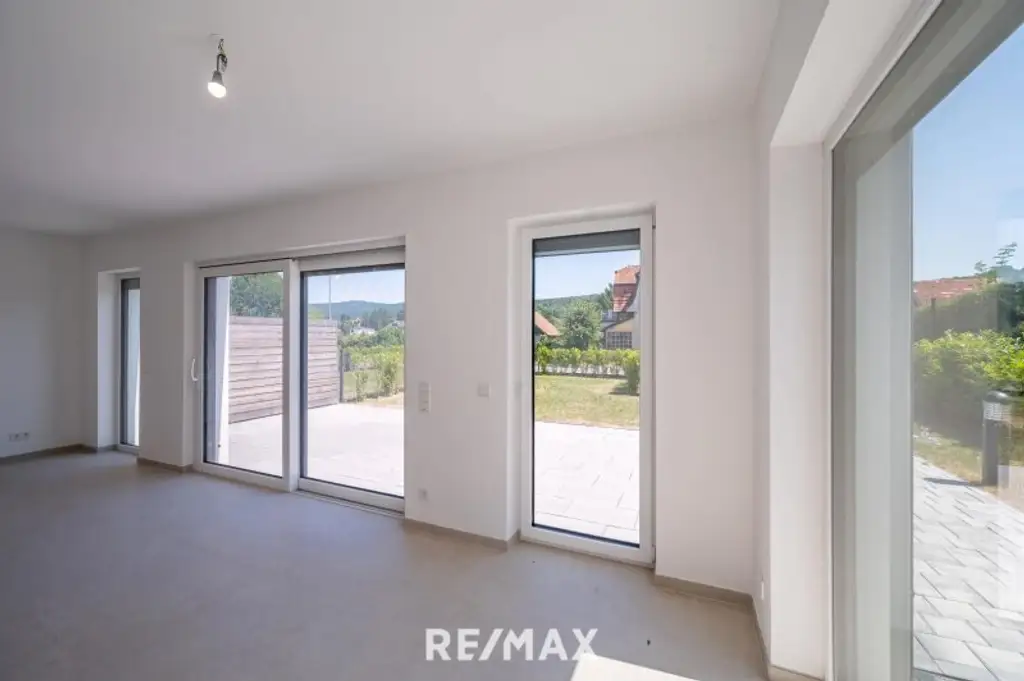 Erstbezug: Doppel-Haushälfte mit Fernblick und Wohlfühlambiente