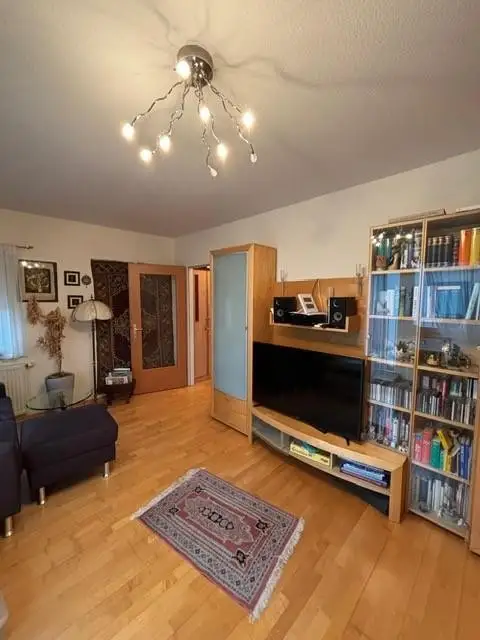 Charmante Wohnung mit guter Anbindung   und günstigen Betriebskosten  und Klimaanlage