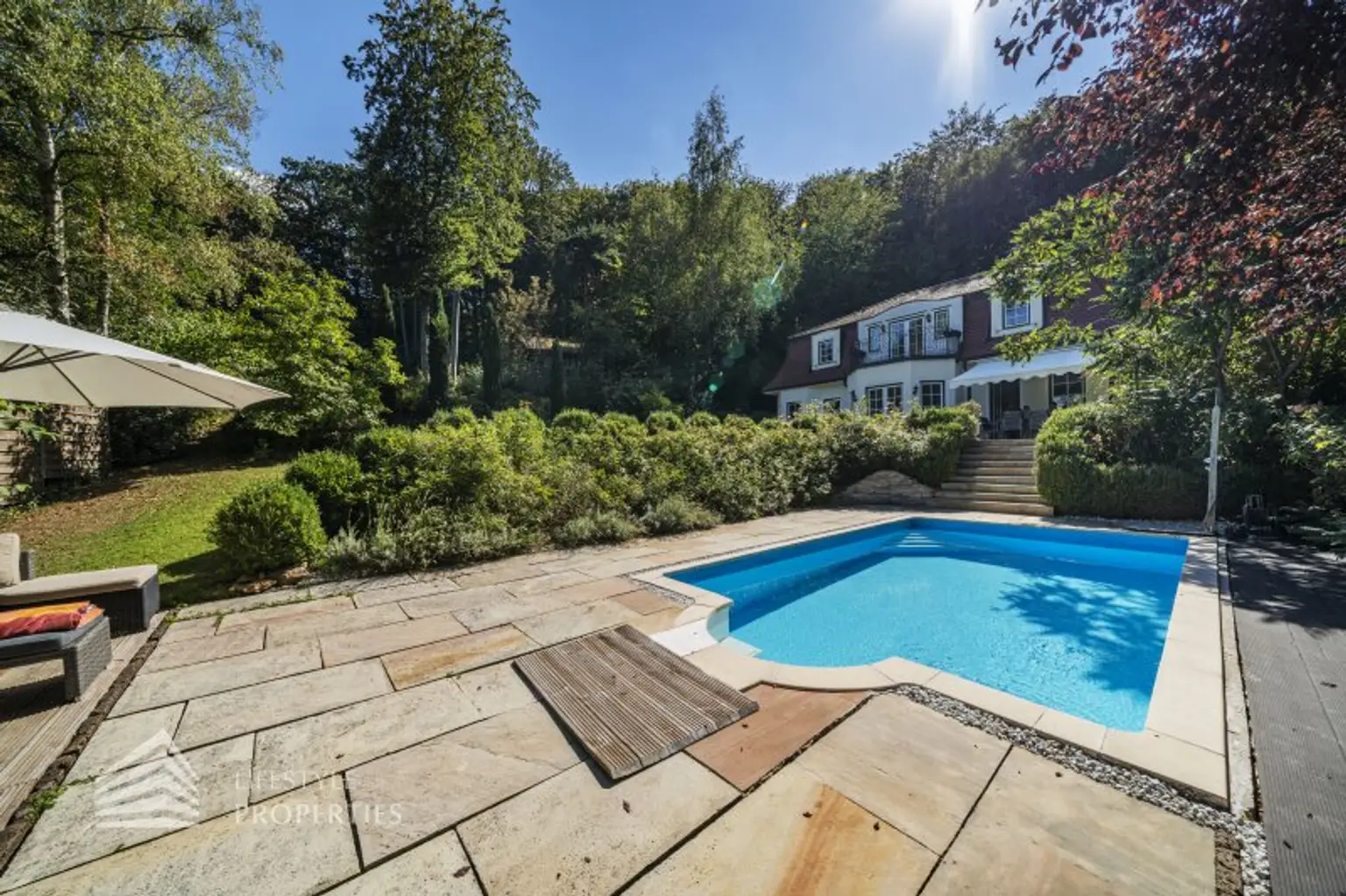 Wunderschöne Villa mit Pool und weitläufigem Grundstück, Nähe Pressbaum