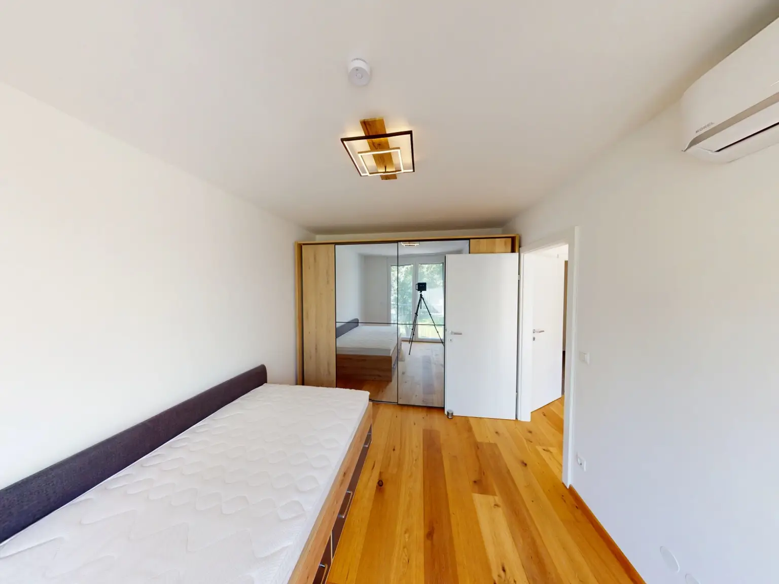 Schlafzimmer (2)