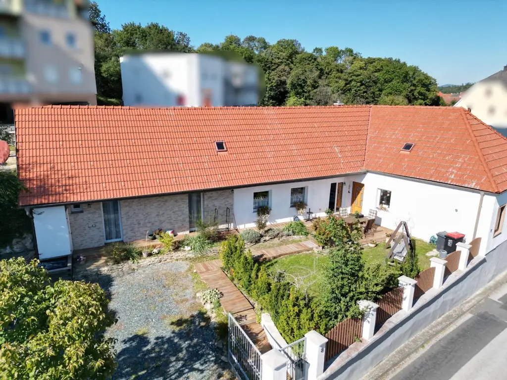 Einfamilien-/Ferienhaus verbindet historischen Charme mit modernem Wohnkomfort mit Burgblick - auch Hauptwohnsitz möglich!
