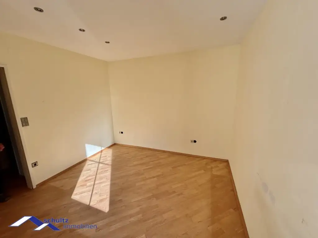 SCHULTZ IMMOBILIEN - Schöne 3-Zimmer Wohnung mit Balkon!
