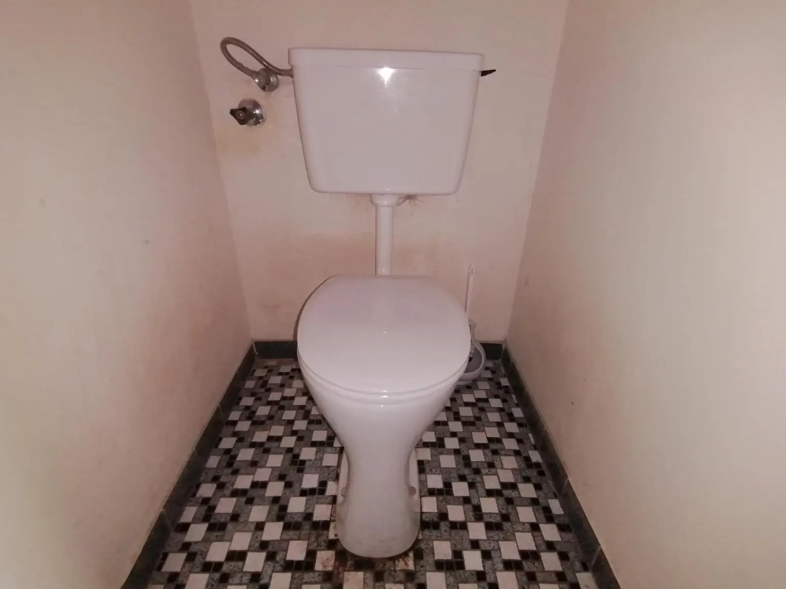 Wohnung mit Sanierungsbedarf – 74 m² Wohnfläche + Loggia und Kellerabteil
