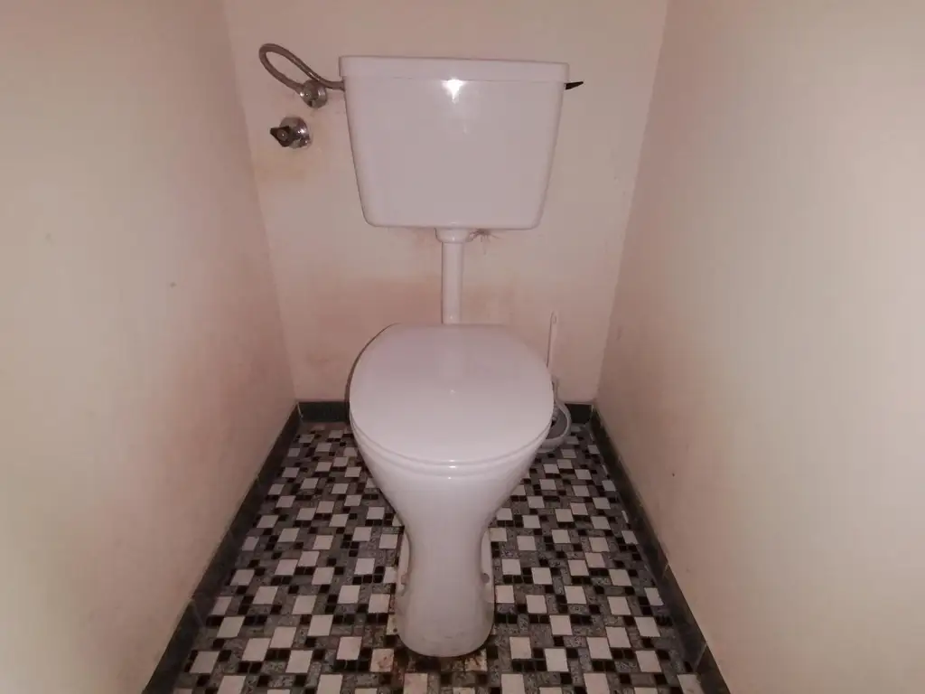 Wohnung mit Sanierungsbedarf – 74 m² Wohnfläche + Loggia und Kellerabteil