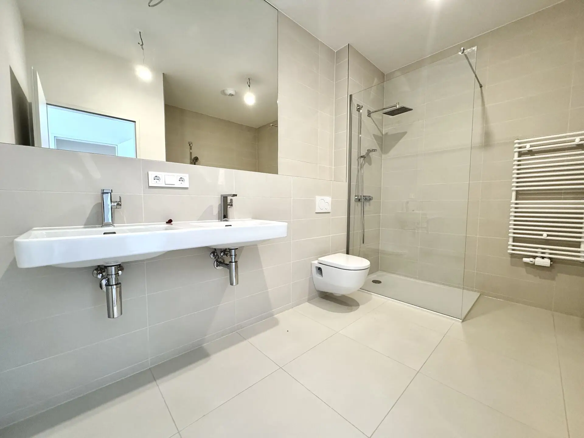 Badezimmer Schlafzimmer 1