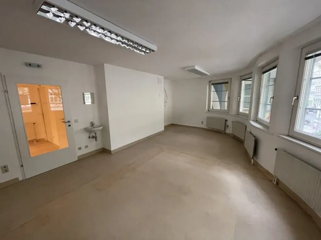 BÜRO oder ORDINATION + U3 Nähe + ca. 100m² TERRASSE + PERFEKTE Lage + SUPER Infrastruktur!