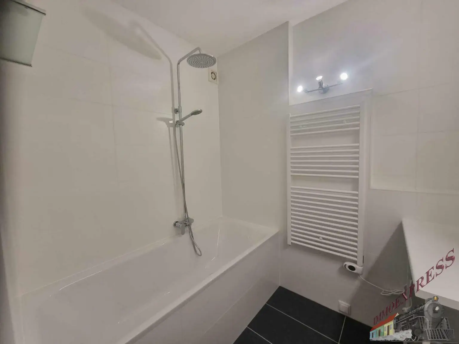 Neu sanierte Niedrigenergiewohnung mit Loggia nähe Traisenpark