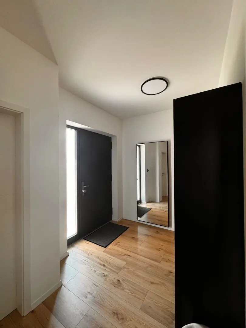 Neuwertiges Wohnhaus in ruhiger Lage