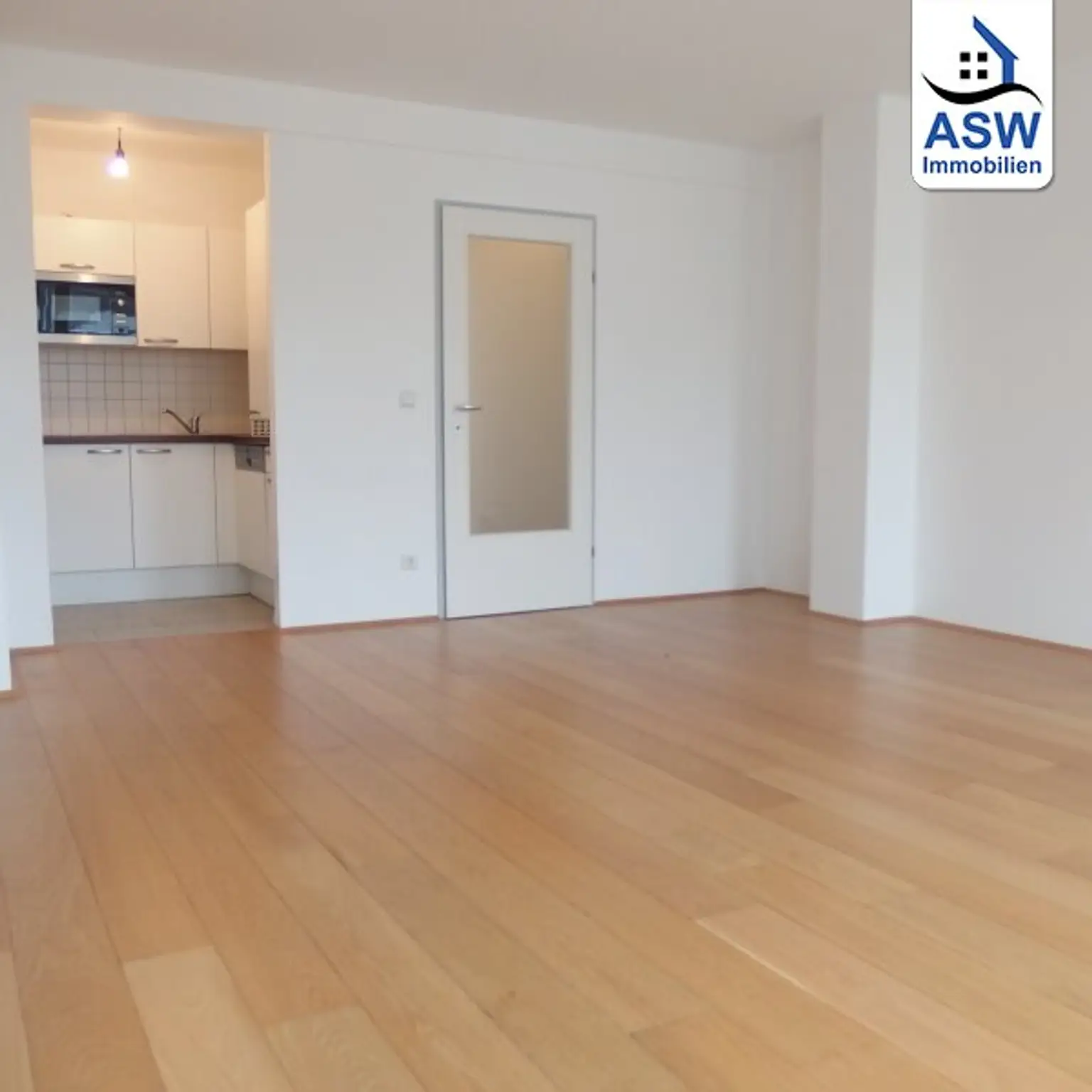 Wunderschöne 3-Zimmer Dachgeschoßwohnung mit Balkon in U-Bahn-Nähe (U3)