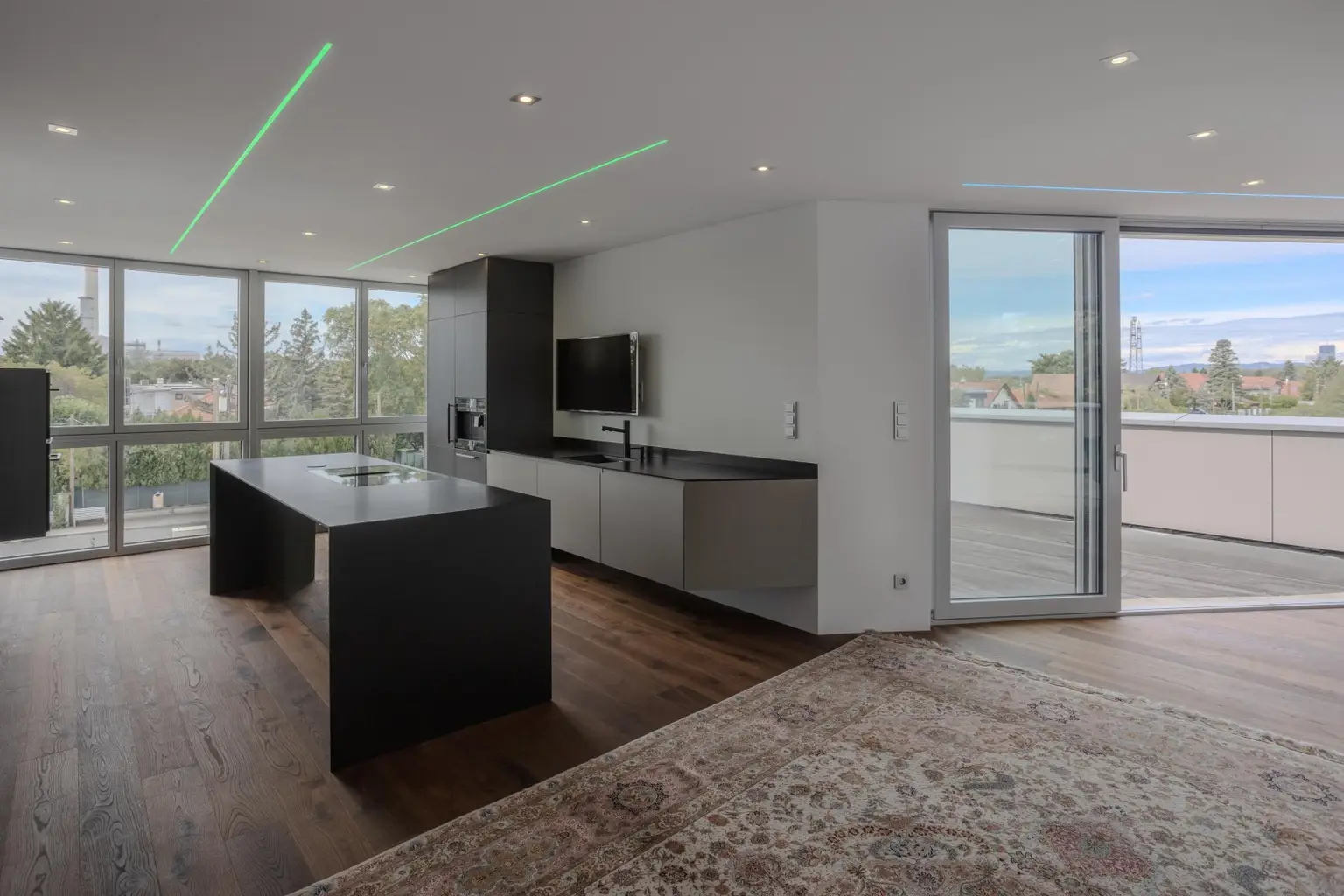 "Penthouse mit Sauna, Pools und eigenen Aufzug"