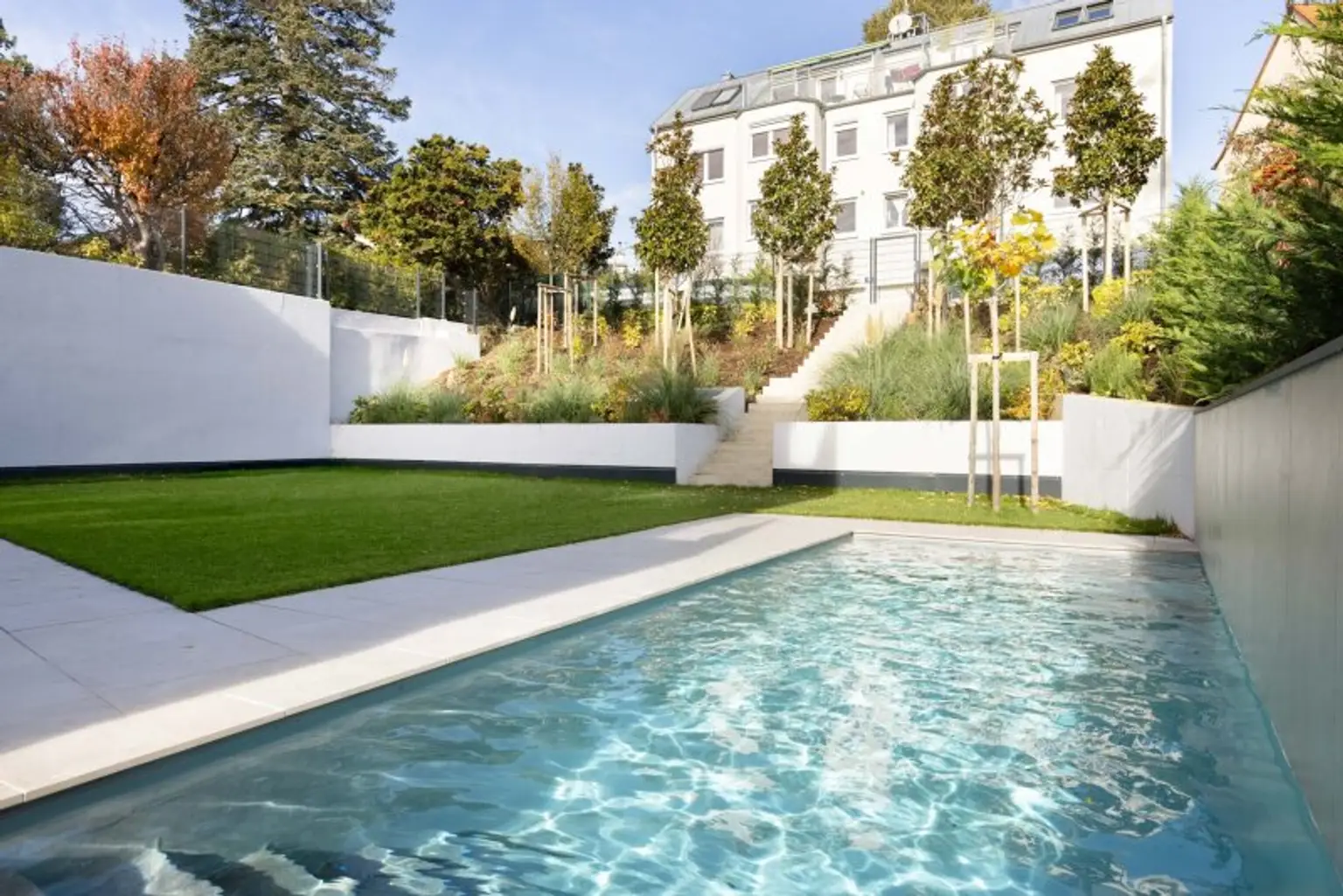 EXKLUSIVE GARTENWOHNUNG IN HIETZING MIT SALZWASSER-POOL UND SAUNA