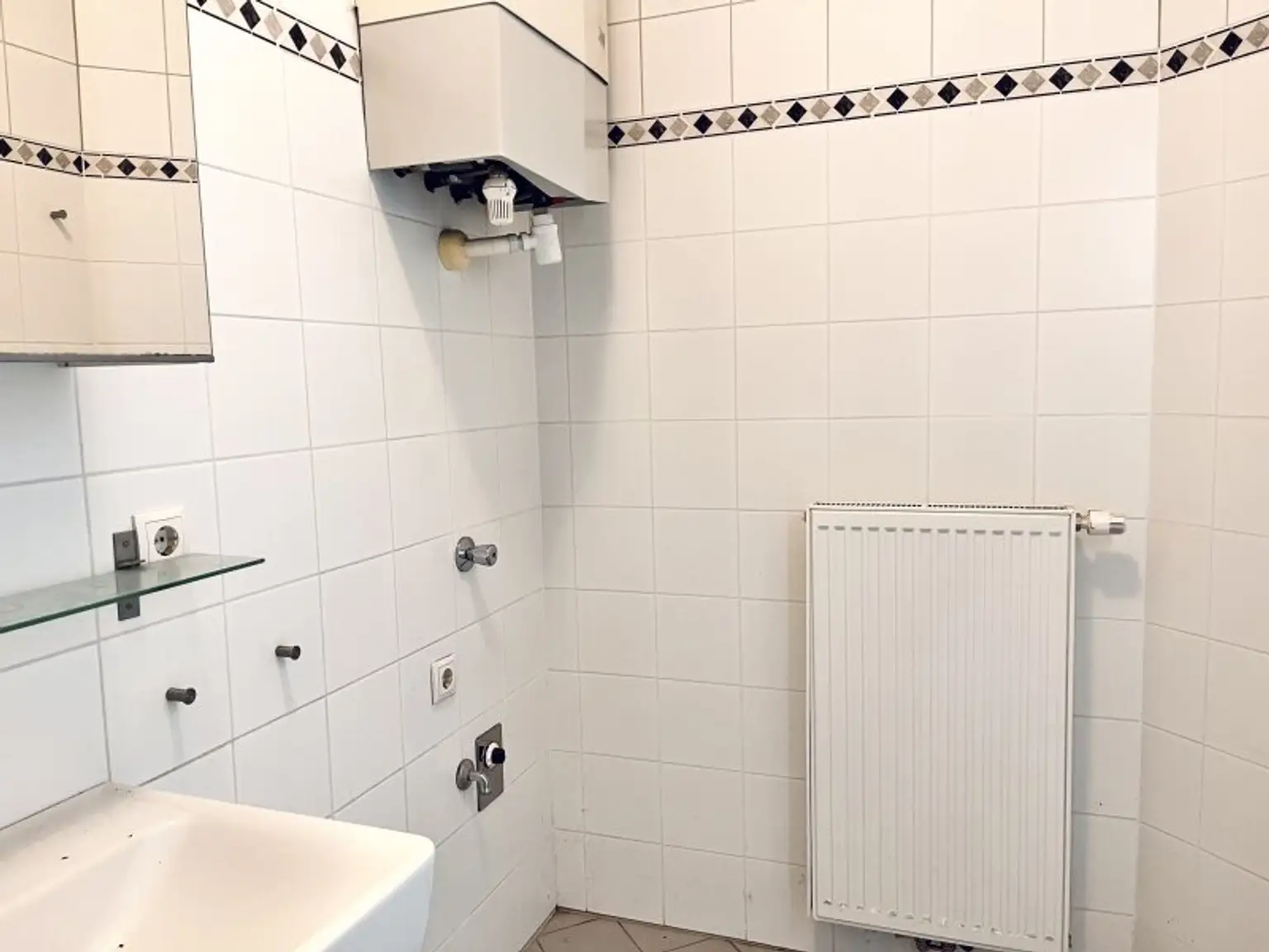 Nähe Alte Donau! 4-Zimmerwohnung mit Potenzial –  (Loggia 17 m2 eingereicht, WG tauglich!)