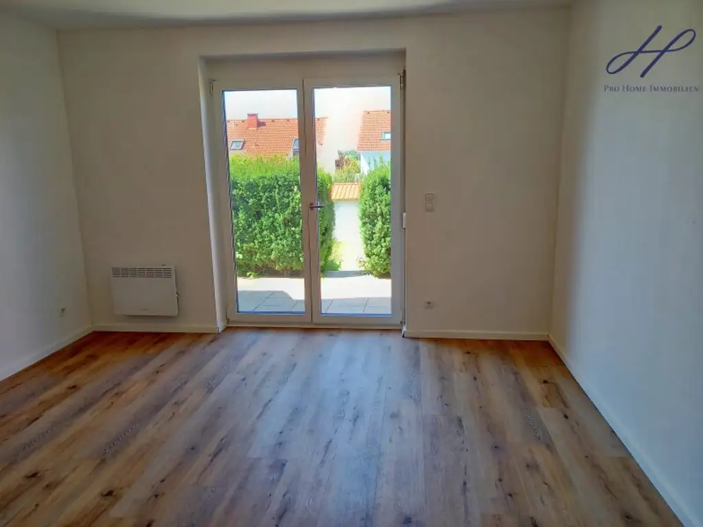 sonnige kleine Wohnung mit Garten