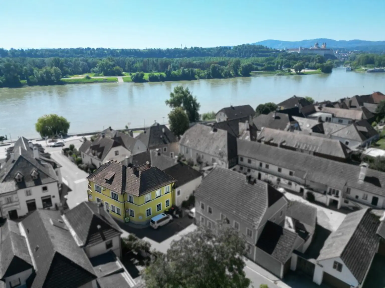 Markthaus im Herzen von Emmersdorf - am Tor zur Wachau!