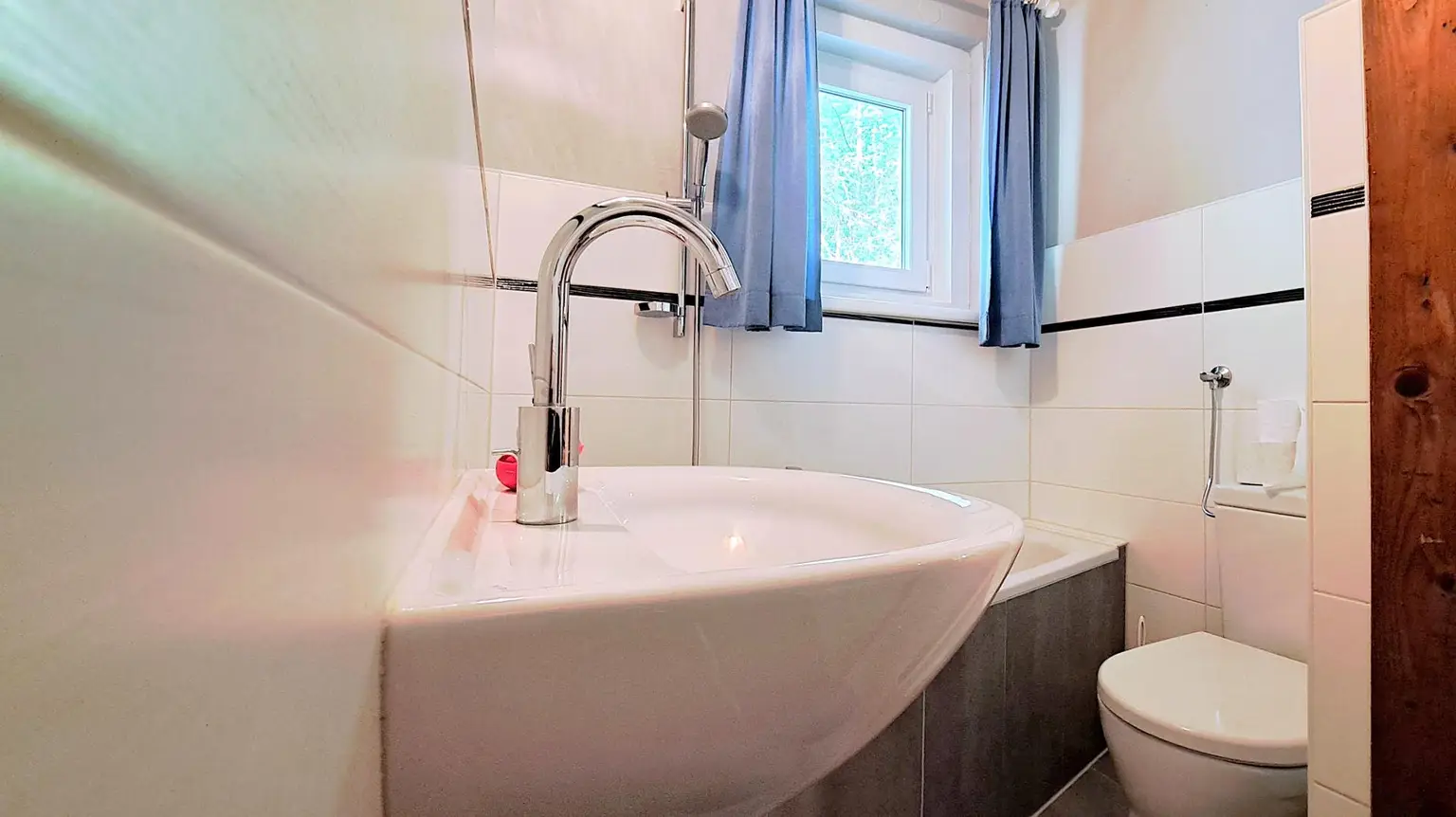 Badezimmer mit Toilette