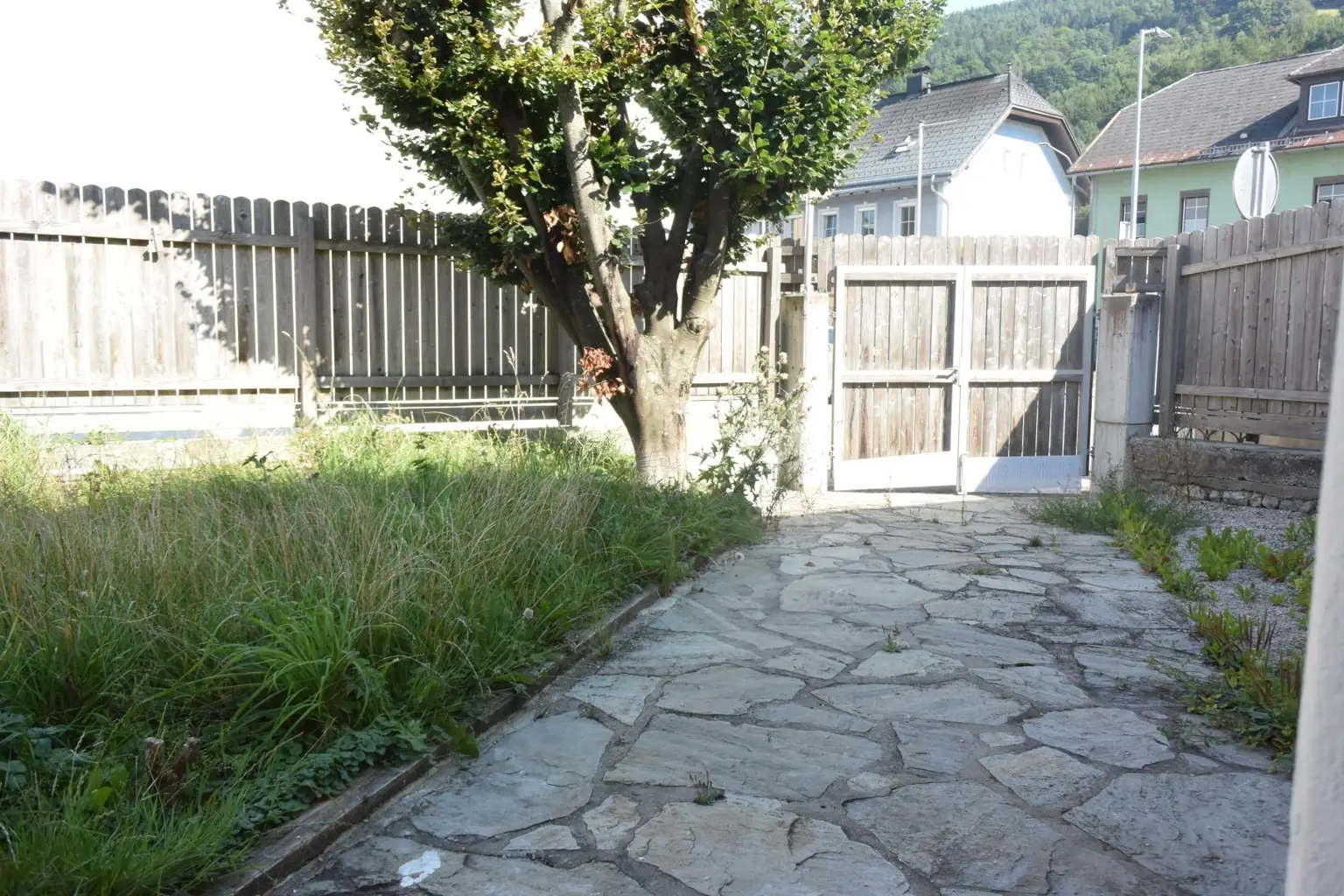 Wohnhaus mit Garten und Terrasse