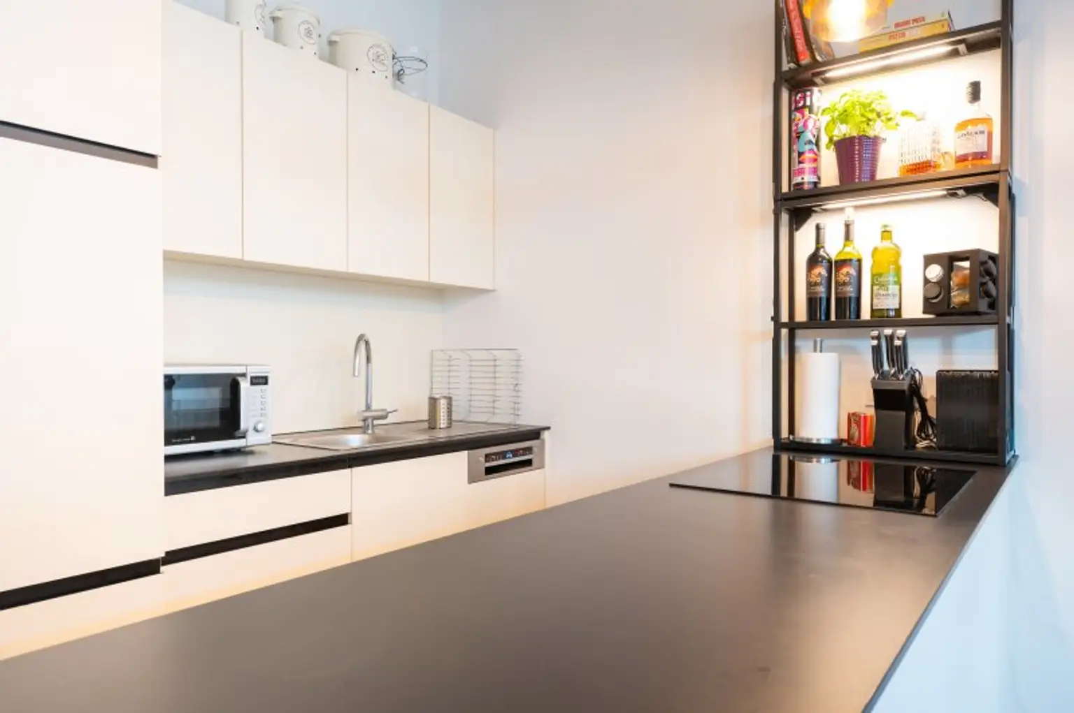 ZENTRUM FUSSLÄUFIG | Neuwertige Wohnung mit Garten und Tiefgarage, fußläufig zum Markt und zur Innenstadt