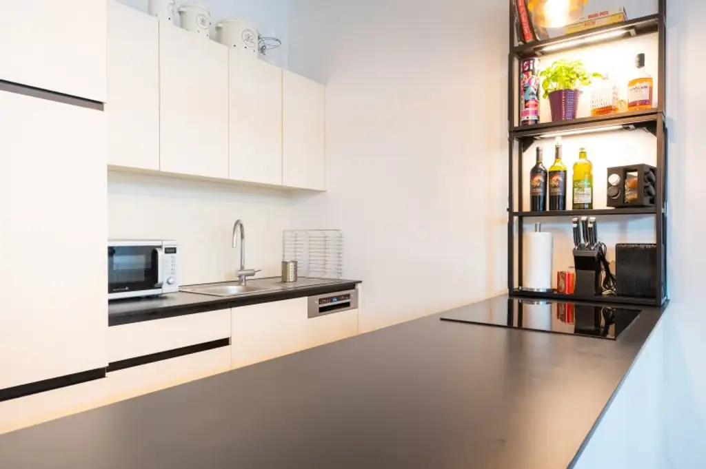 ZENTRUM FUSSLÄUFIG | Neuwertige Wohnung mit Garten und Tiefgarage, fußläufig zum Markt und zur Innenstadt