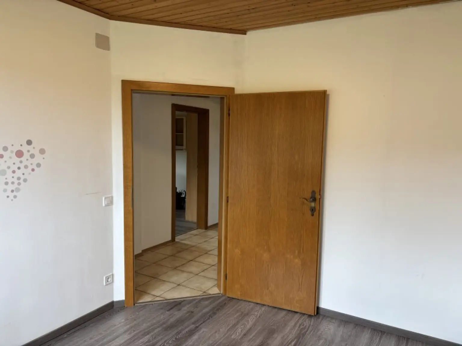 ** FAMILYS BEST **   Reinersdorf !! Bungalow mit ca. 122 m2 Wfl. in ruhiger, idyllischer Ortsrandlage mit ca. 1.200 m2 Eigengrund !!