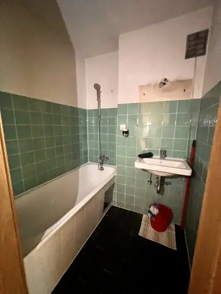 Schnäppchen mit Traumausblick und großer Loggia in Fünfhaus