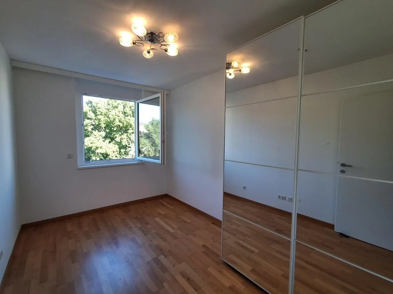 "Neue vollausgestattete - 4-Zimmer-Balkonwohnung Jedlesee"