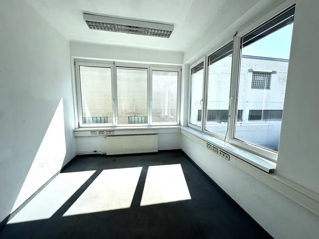Hallenobjekt mit Büro beim Hauptbahnhof