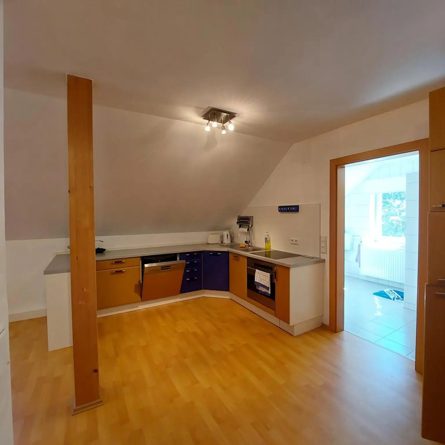 Haus mit zwei getrennten Wohneinheiten in ruhiger Lage