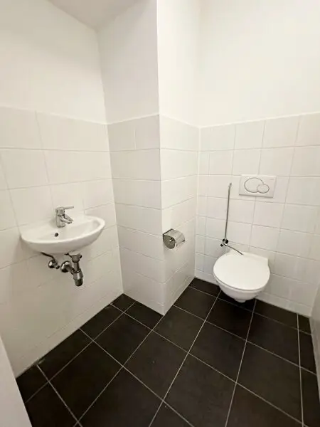 HUMBOLDTPLATZ, U1-NÄHE, 68 m2 Neubau inkl. 4 m2 Loggia, Wohnküche, 1 Zimmer, 3. Liftstock, Humboldtgasse
