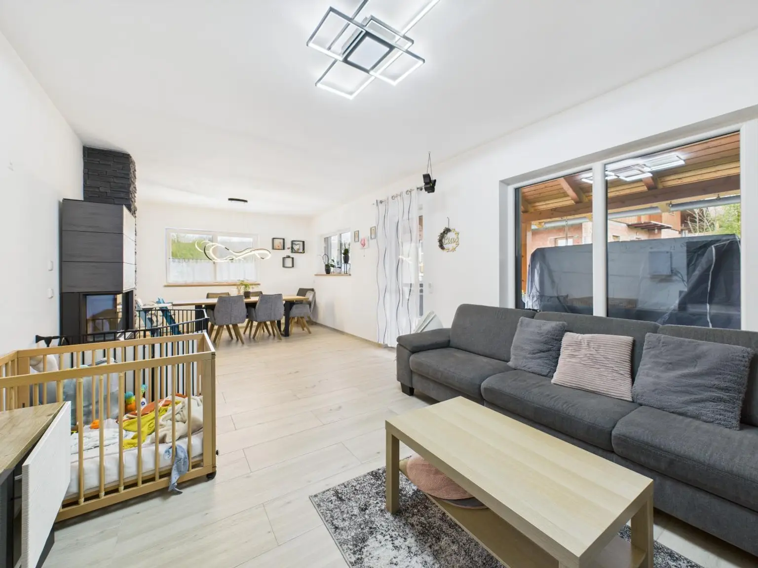 NÄHE WELS: Hochwertig modernisiertes Einfamilienhaus mit Traumgarten, Luxus - Poolanlage & smarter Haustechnik