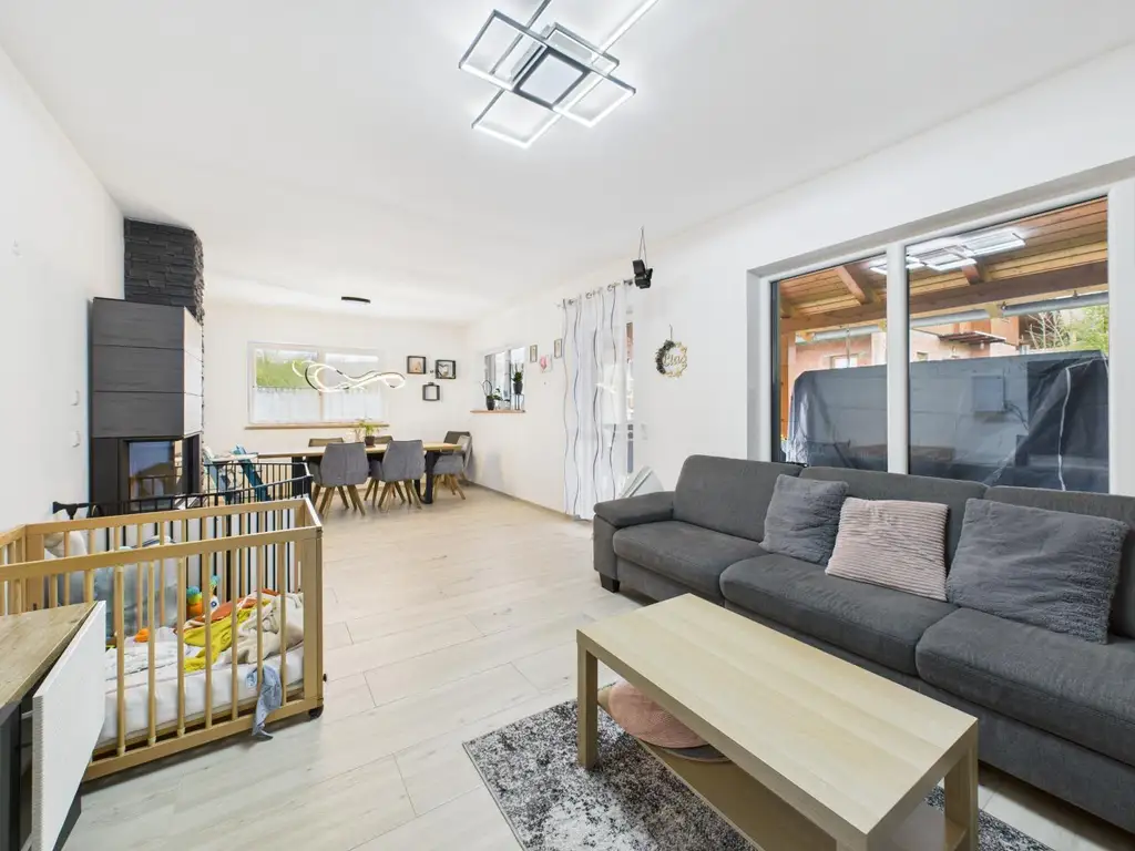 NÄHE WELS: Hochwertig modernisiertes Einfamilienhaus mit Traumgarten, Luxus - Poolanlage & smarter Haustechnik