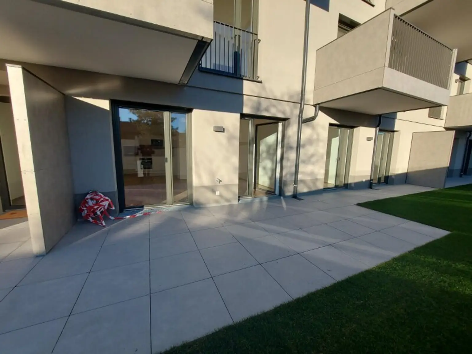 3-Zimmer-Erdgeschoßwohnung mit Terrasse und Tiefgaragenstellplatz (Top 02)