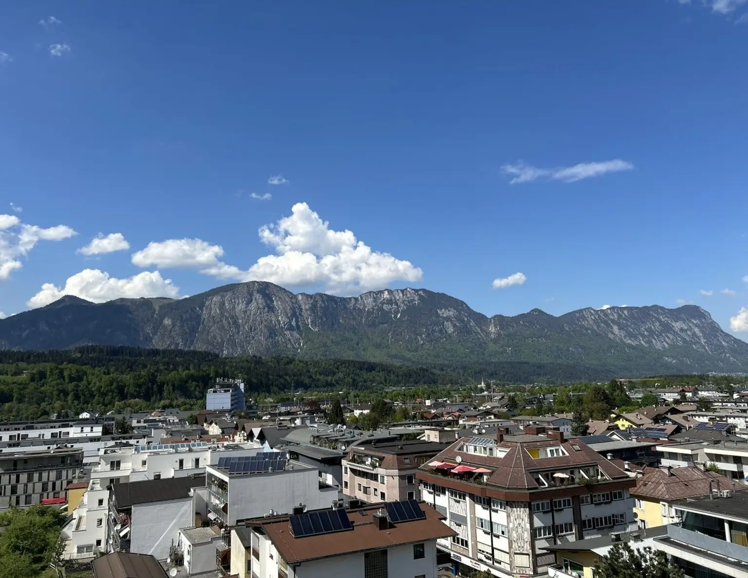 Zentral gelegene 3-Zimmer-Wohnung in Tirol - Gepflegt, lichtdurchflutet und mit Balkon