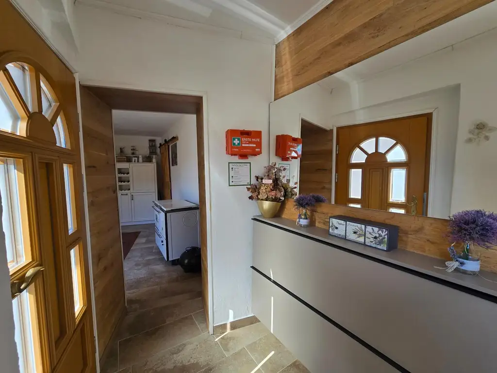 Einfamilien-/Ferienhaus verbindet historischen Charme mit modernem Wohnkomfort mit Burgblick - auch Hauptwohnsitz möglich!