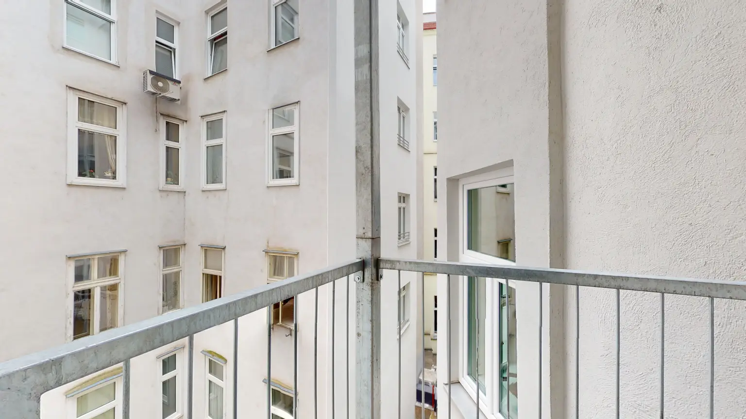 "Urban Oasis" - Erstbezug | 3-Zimmer Altbau | Balkon