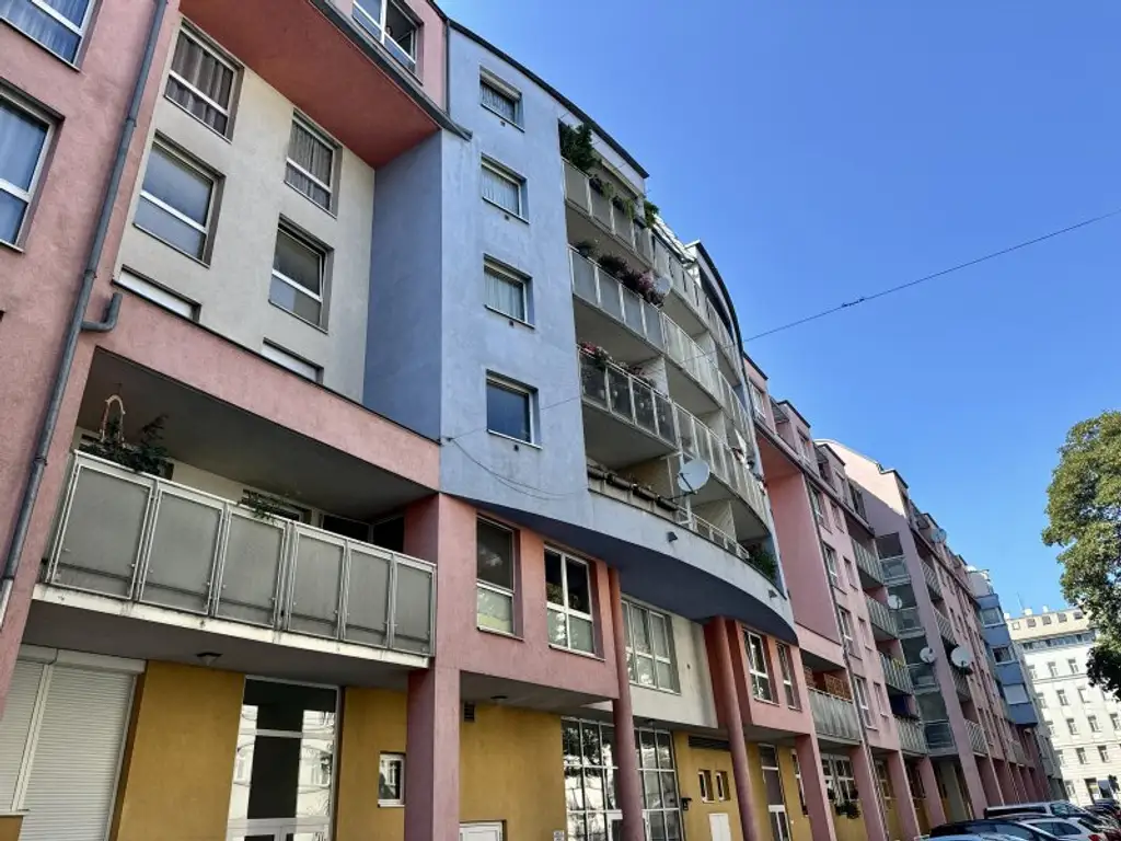 DACHGESCHOSSMAISONETTE MIT LOGGIA IN RUHELAGE