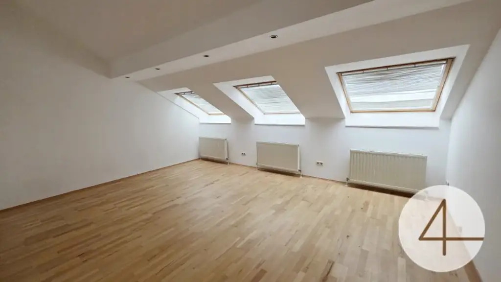 Gesamtes Dachgeschoß steht zum Verkauf