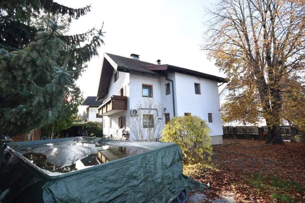 "BERGHEIM - Großes renovierungsbedürftiges 2-3 Familienhaus mit Lager und Doppelgarage"