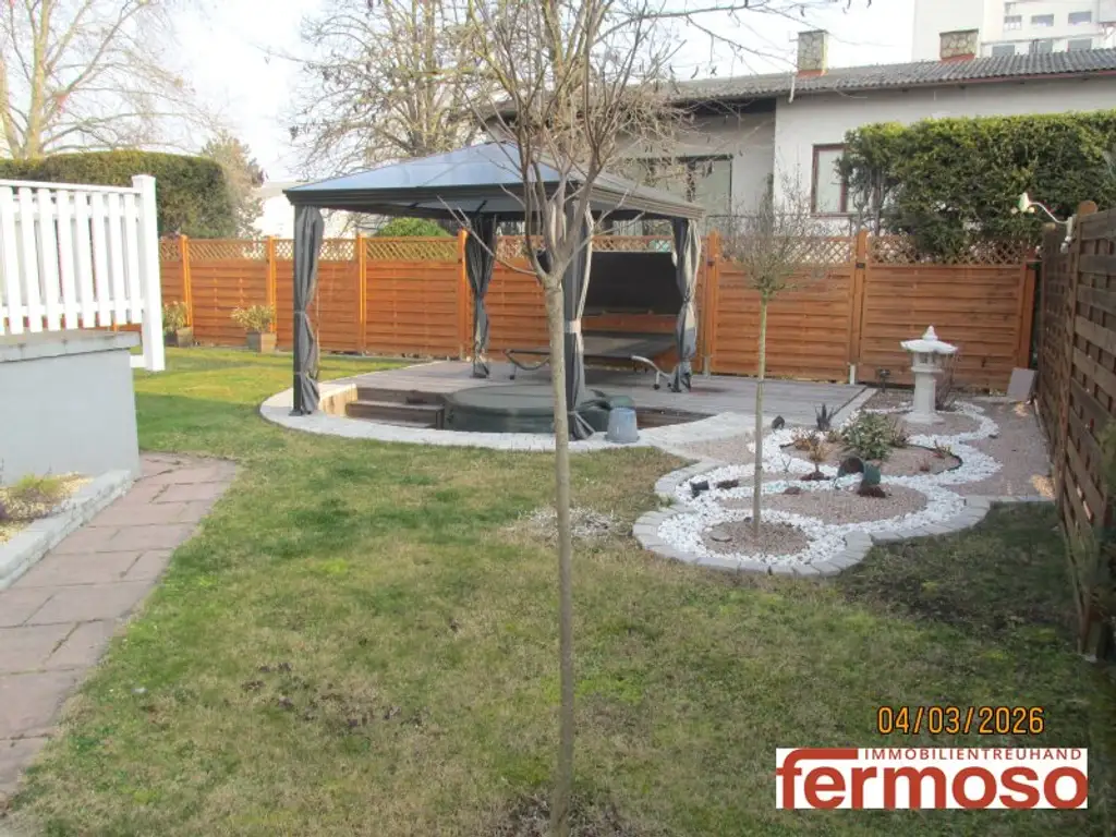 Traumhafter Bungalow vollunterkellert mit Fitness und Kino, perfekt und gepflegt mit wunderbaren Garten