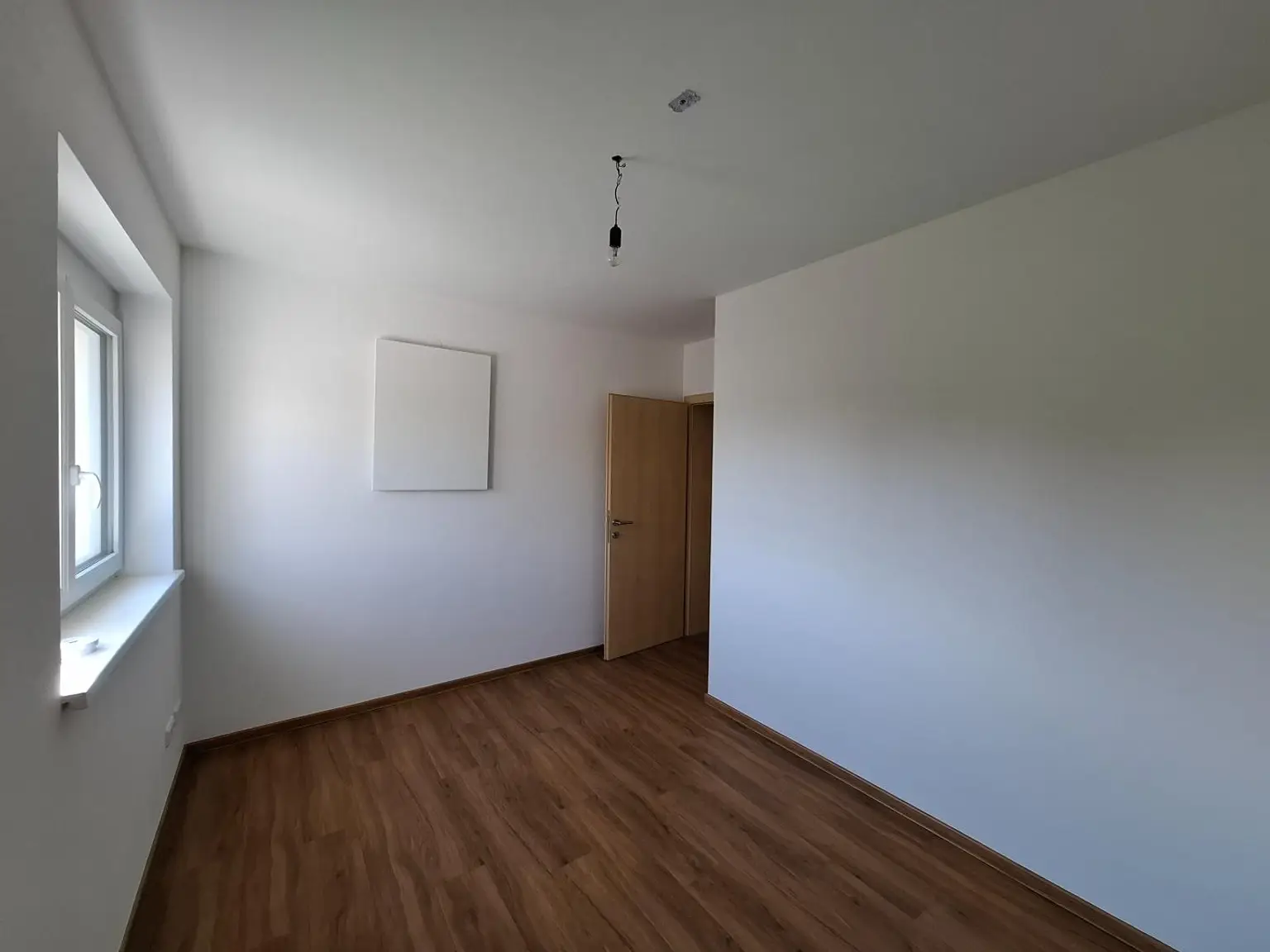 4-Zimmer-Wohnung im 1. OG eines kleinen Mehrparteienhauses zu vermieten