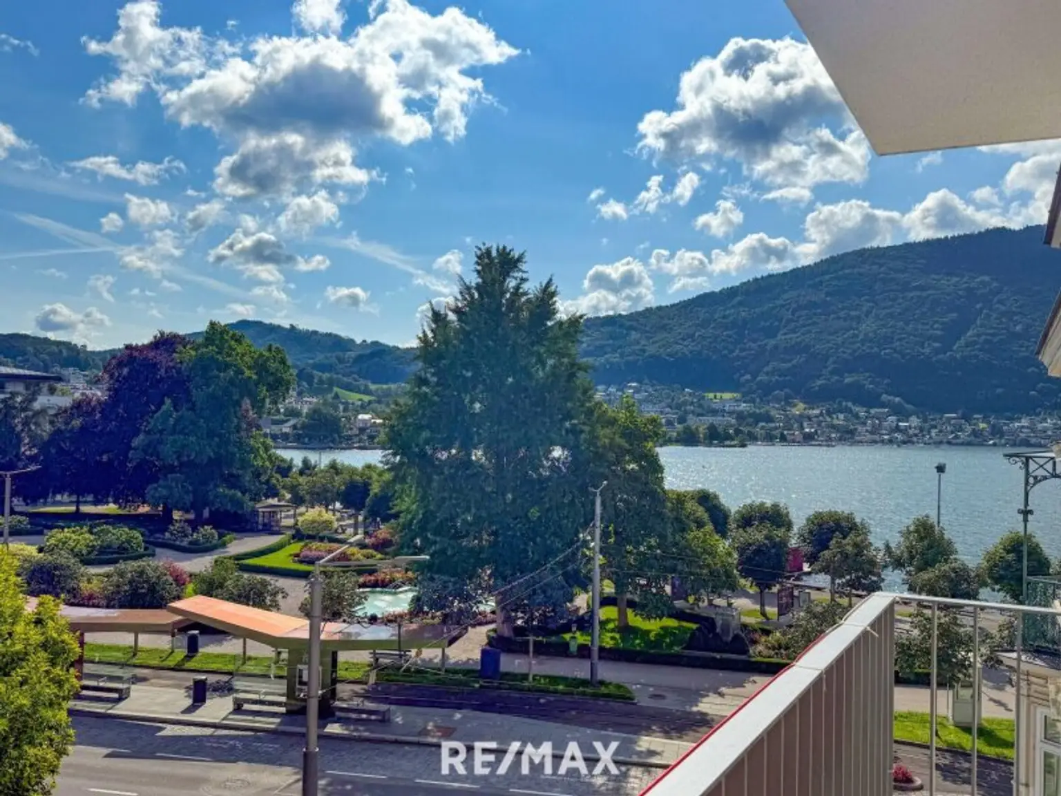 Lage, seitlicher Balkonblick