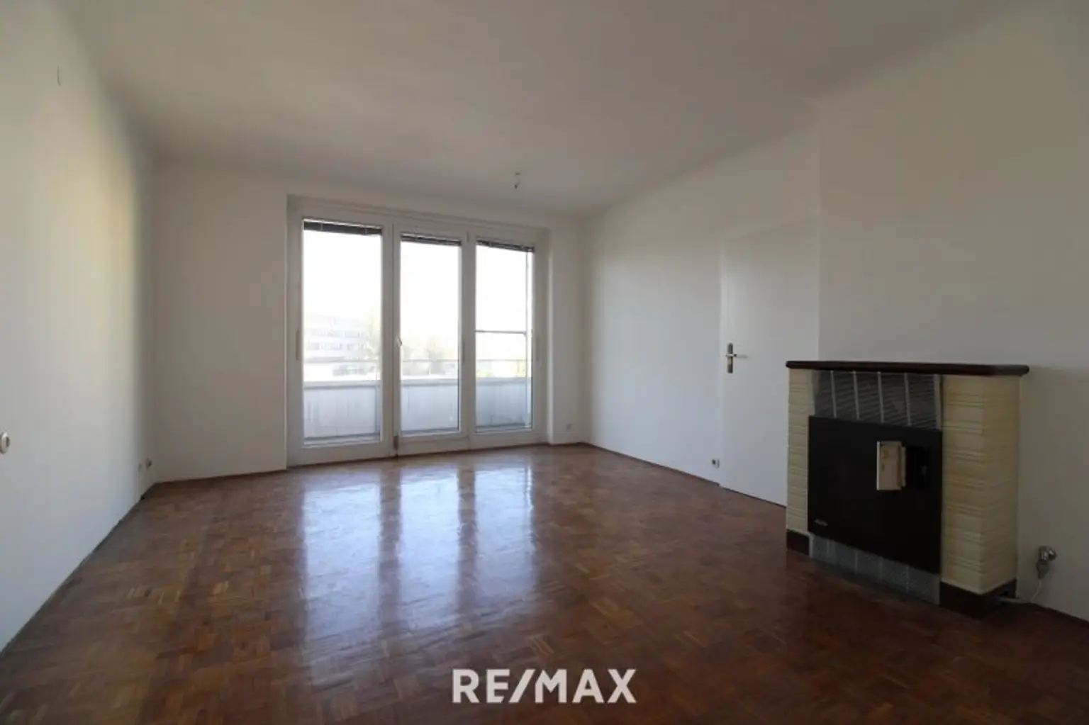 2-Zimmer-Wohnung mit Balkon – zur Sanierung Nähe Milleniumtower